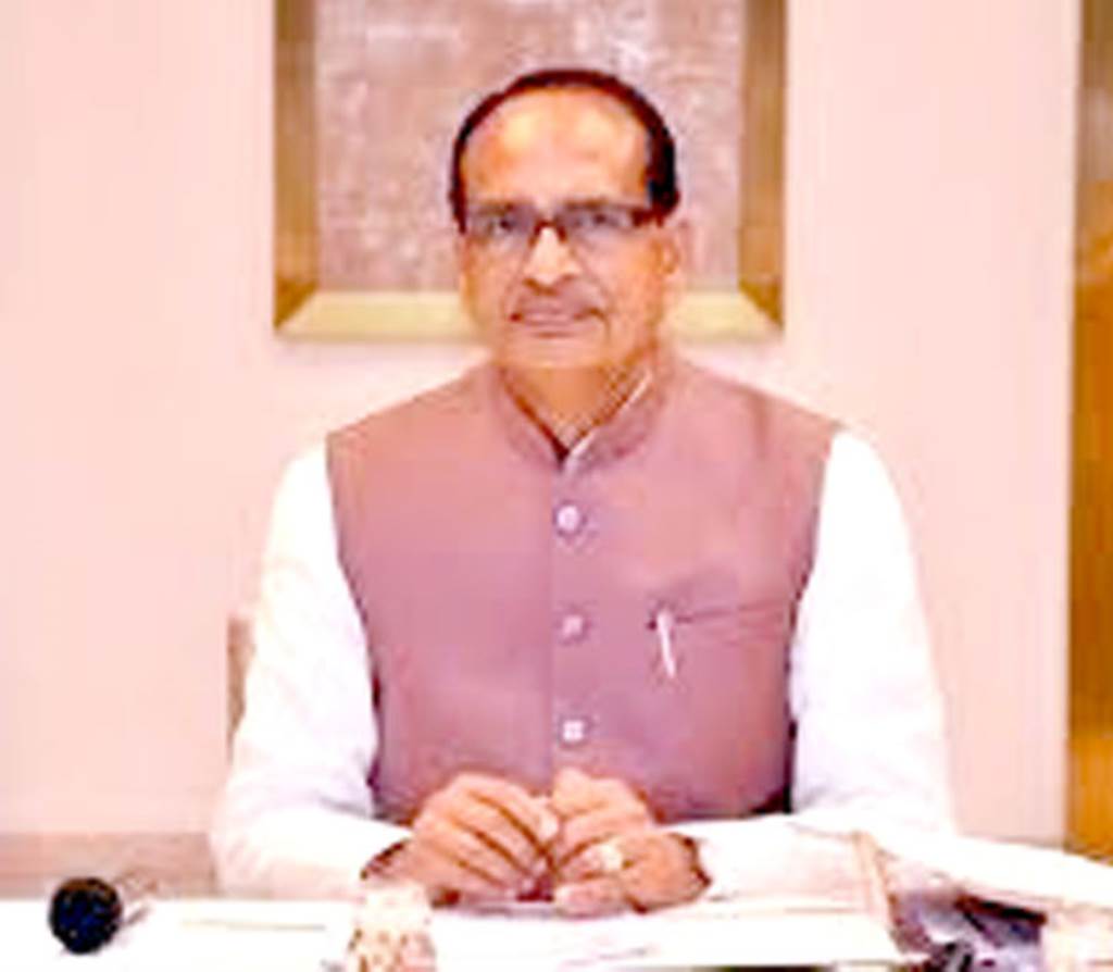 Union Minister Shivraj Singh Chouhan is under threat from Pakistan Home Ministry increases security puts up additional barricades in front of BhopalDelhi residences